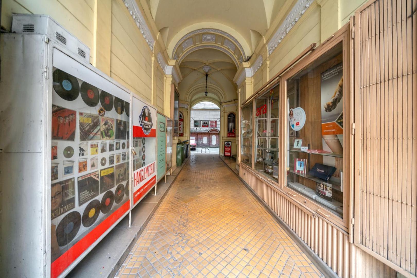 Apartamento Downtown Delight - Erzsebet Blvd - 13 Ppl Budapest Exterior foto